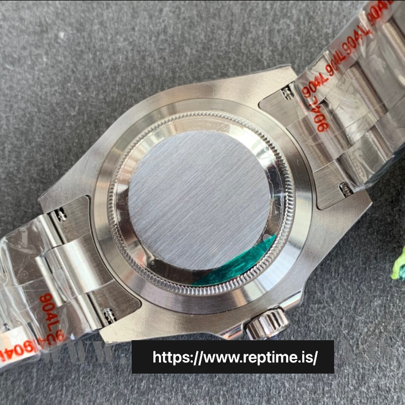 Rolex Submariner 124060 Men Automatic 41MM - gallery