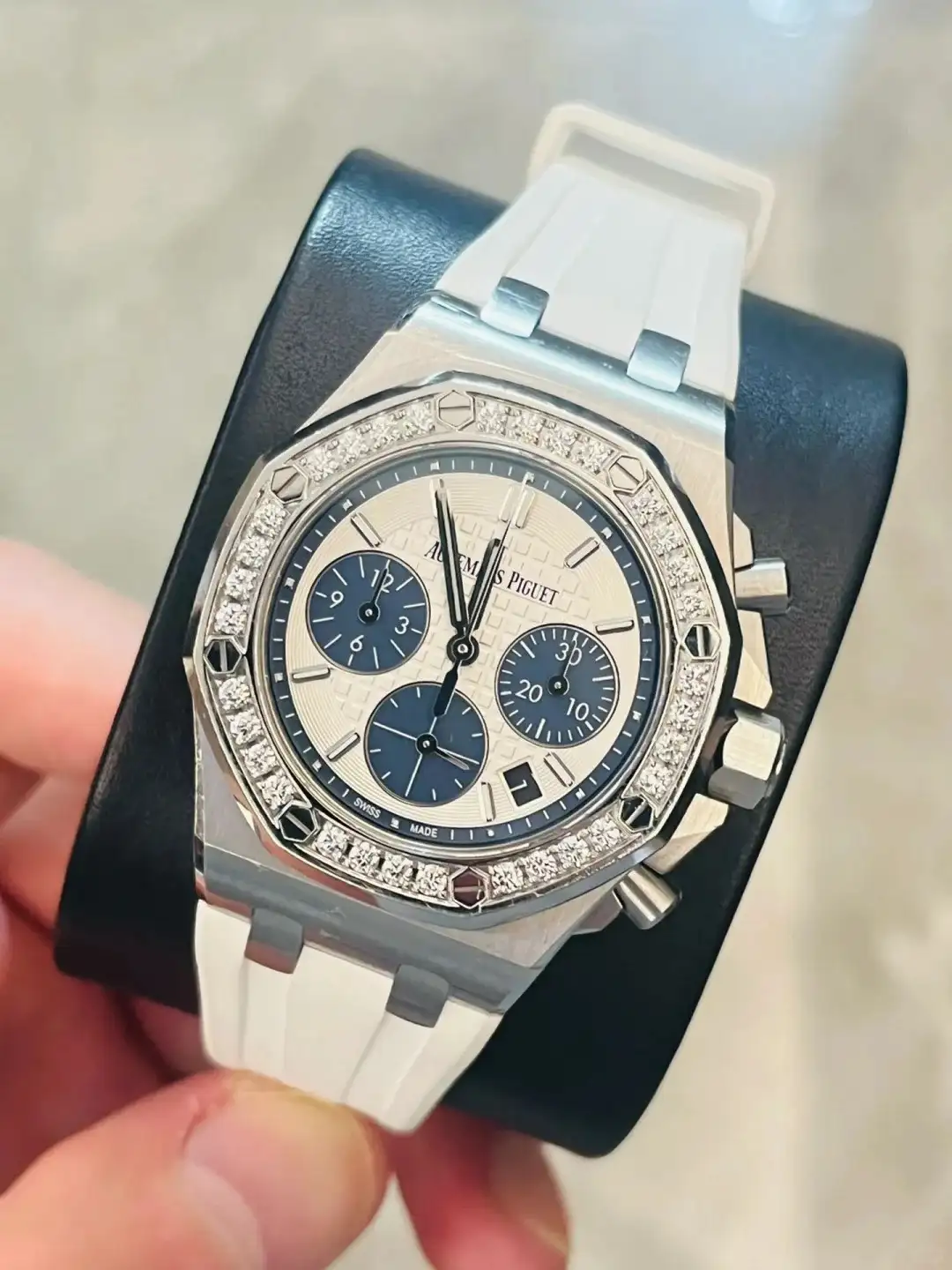 Audemars Piguet Royal Oak Offshore Selfwinding Chronograph Silver 26231ST.ZZ.D010CA.01 - gallery