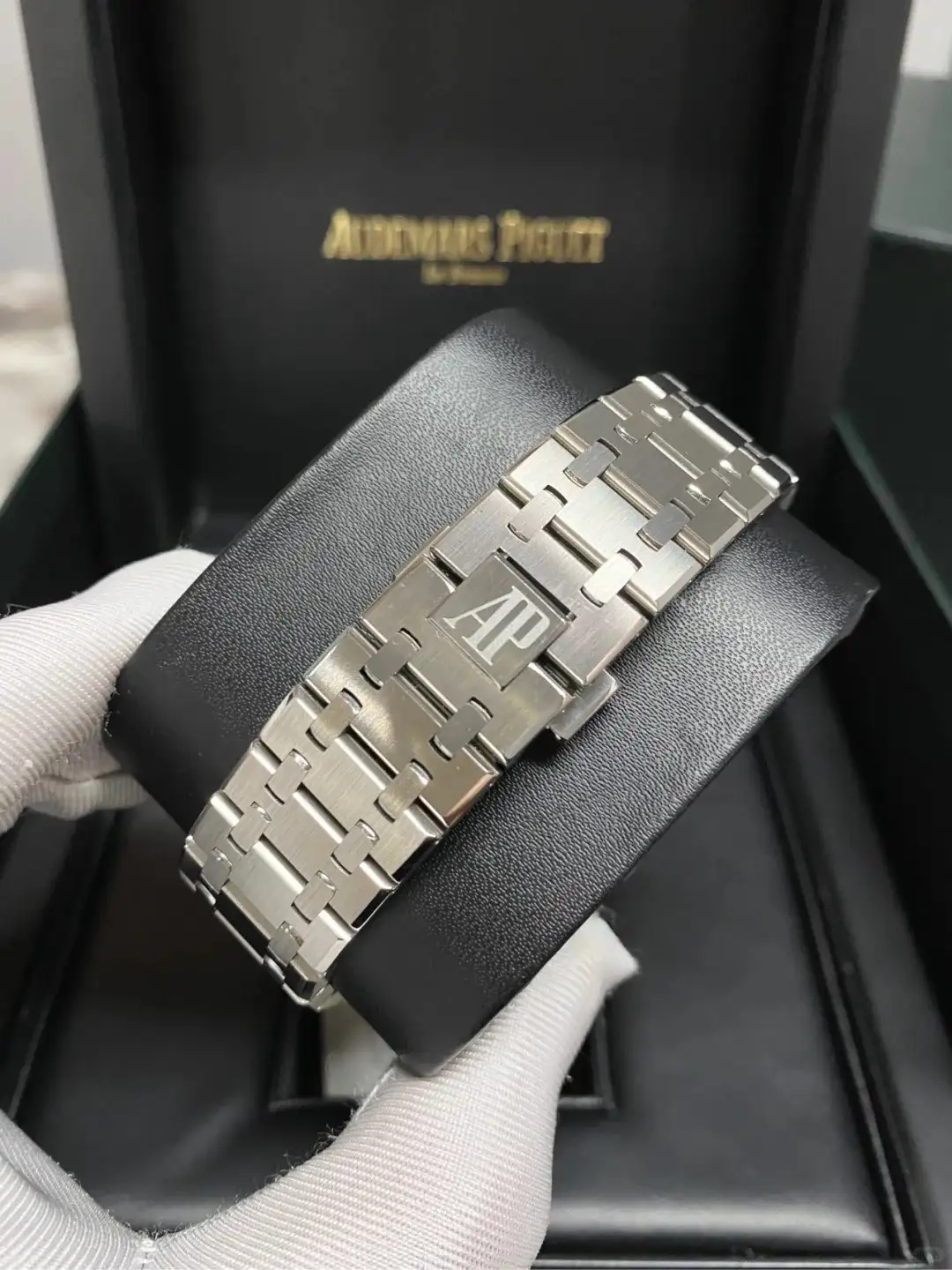 Audemars Piguet Royal Oak Selfwinding Chronograph Silver 26331ST.OO.1220ST.03 - gallery