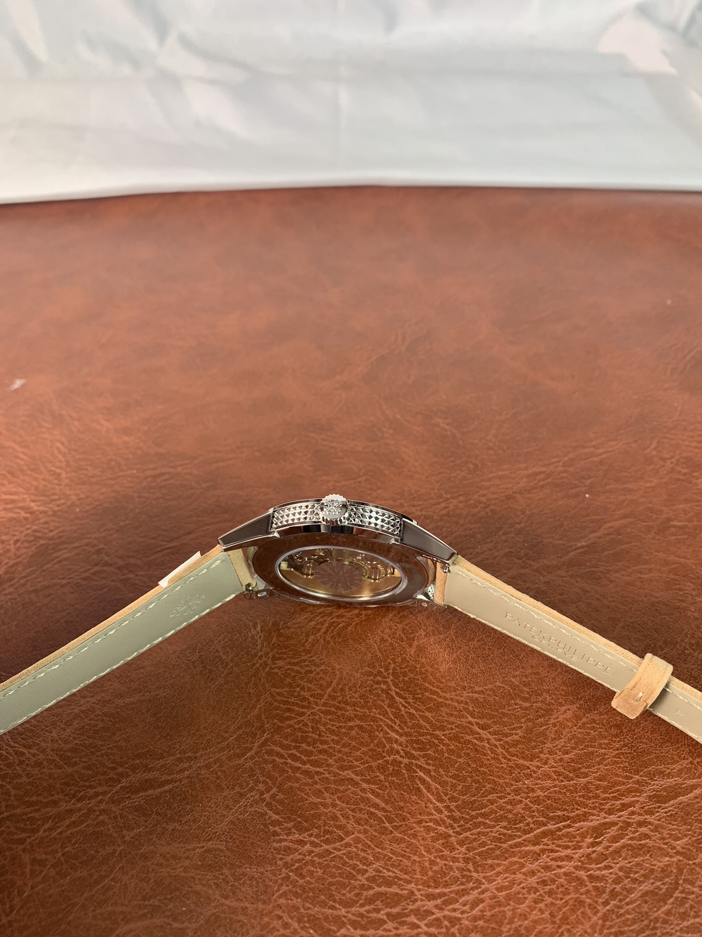 Patek Philippe Calatrava 40mm 5226G-001 V.2 - view 3