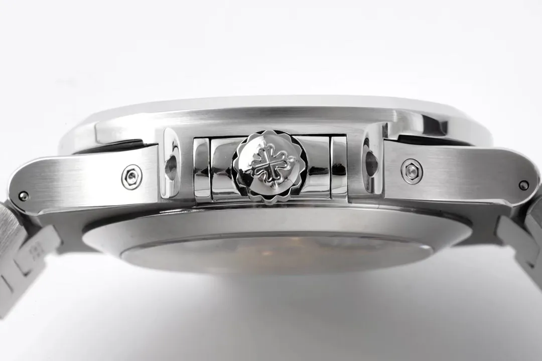 Patek Philippe Nautilus Silver Annual Calendar - gallery