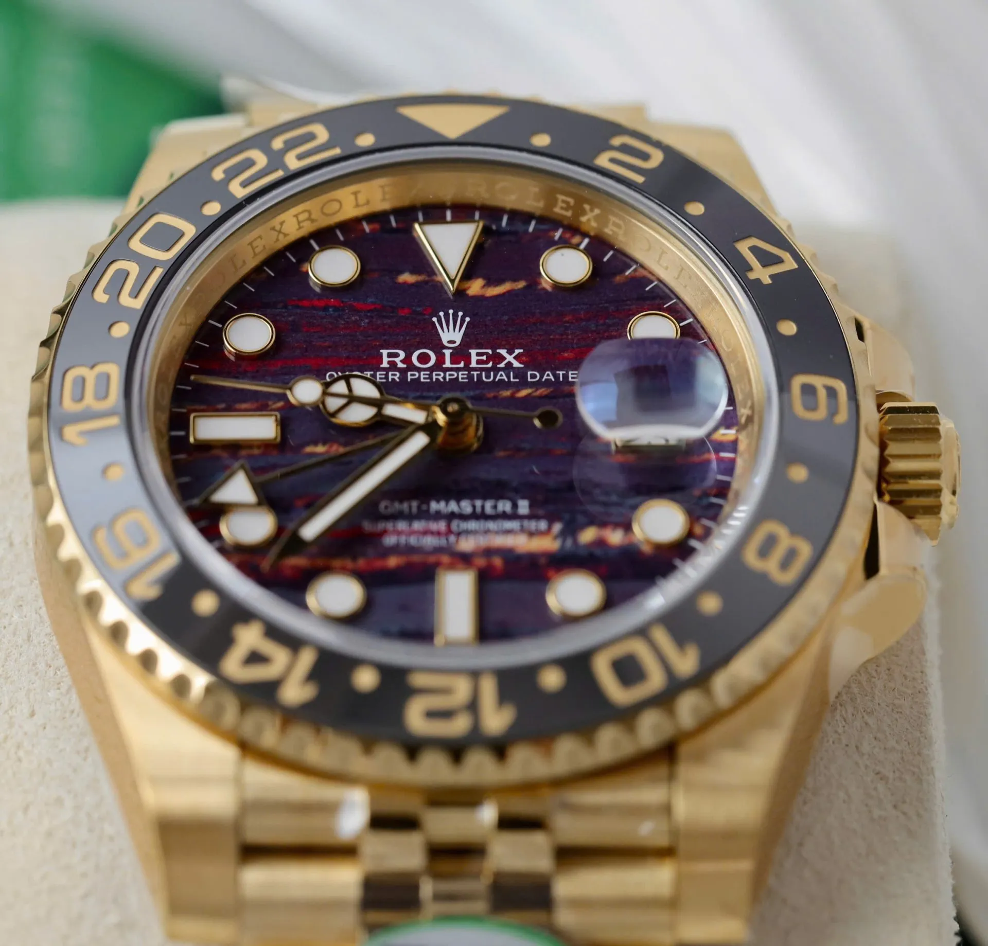 Superclone Rolex GMT-Master II 40 mm 126718GRNR Tiger Iron Dial - gallery